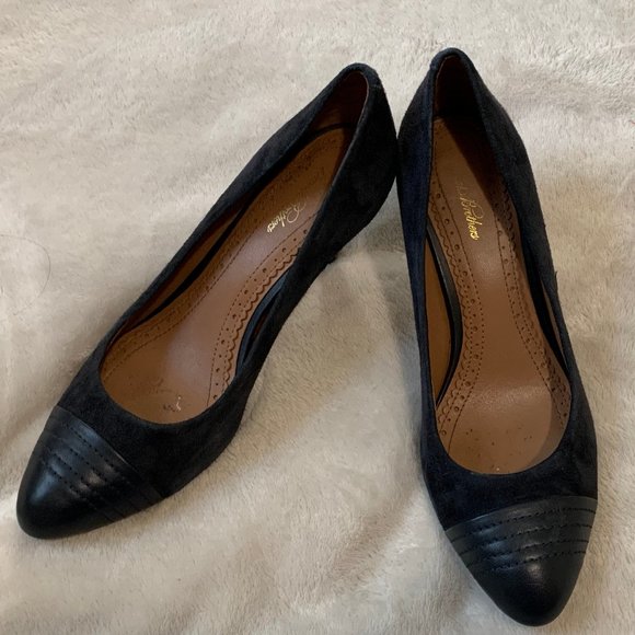 Brooks Brothers Navy Pumps - Picture 1 of 4